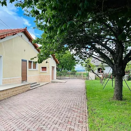 Chez Yvonne Neuf-Église